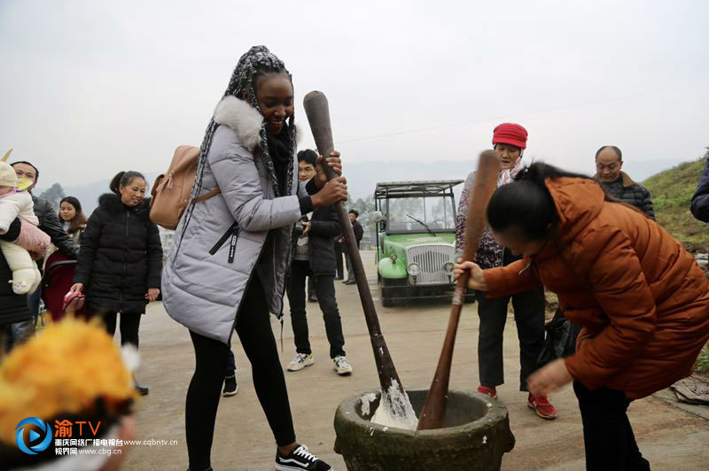 涪陵:扭秧歌  打糍粑  外籍留学生欢乐过冬至