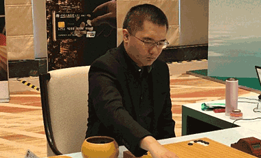 陈耀烨问鼎首届天府杯 成就世界大赛"三冠王"